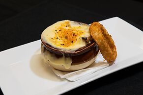 Holiday Inn Newark International Airport by IHG