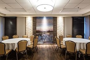 Holiday Inn Newark International Airport by IHG