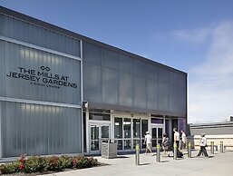 Holiday Inn Newark International Airport by IHG