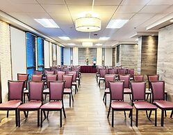 Holiday Inn Newark International Airport by IHG