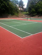 De Rougemont Manor Hotel & Suites