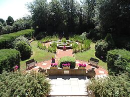 De Rougemont Manor Hotel & Suites