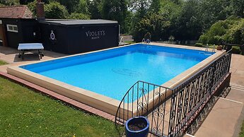 De Rougemont Manor Hotel & Suites