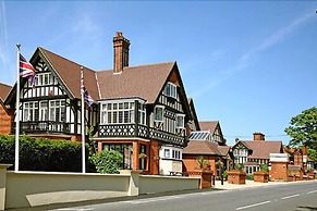 De Rougemont Manor Hotel & Suites