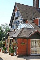 De Rougemont Manor Hotel & Suites