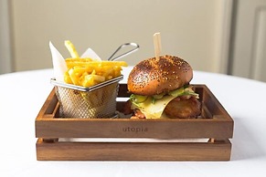 De Rougemont Manor Hotel & Suites