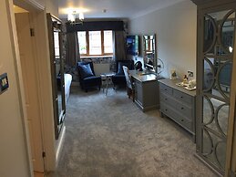 De Rougemont Manor Hotel & Suites