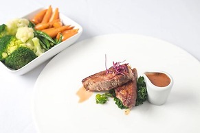 De Rougemont Manor Hotel & Suites