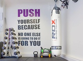 De Rougemont Manor Hotel & Suites