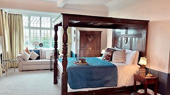 De Rougemont Manor Hotel & Suites