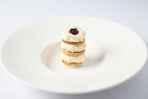 De Rougemont Manor Hotel & Suites