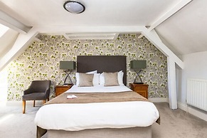 De Rougemont Manor Hotel & Suites