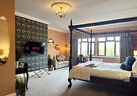 De Rougemont Manor Hotel & Suites