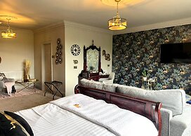 De Rougemont Manor Hotel & Suites