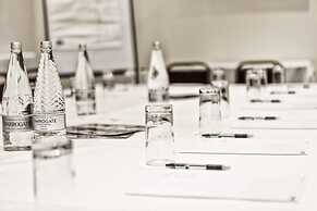 De Rougemont Manor Hotel & Suites