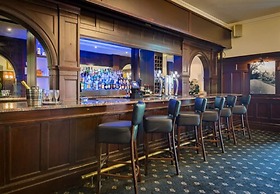 De Rougemont Manor Hotel & Suites