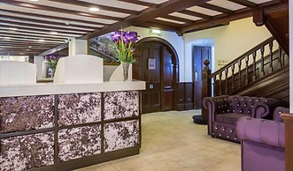 De Rougemont Manor Hotel & Suites