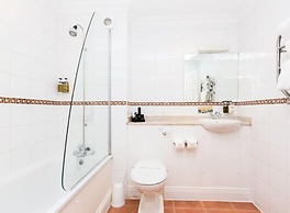 De Rougemont Manor Hotel & Suites