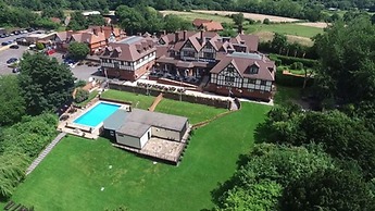 De Rougemont Manor Hotel & Suites