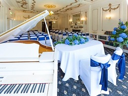 De Rougemont Manor Hotel & Suites