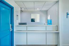 Studio 6 Bakersfield, CA