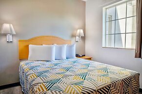 Studio 6 Bakersfield, CA