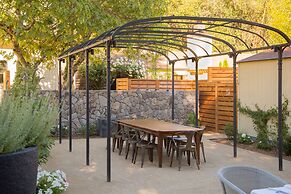 Farmhouse Inn