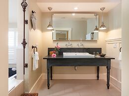Farmhouse Inn