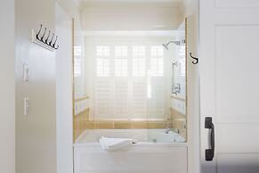 Farmhouse Inn