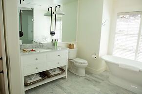 Farmhouse Inn