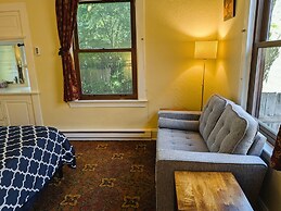 Bluebird Guesthouse