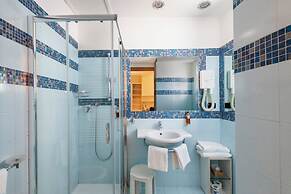 International Hotel & Suite