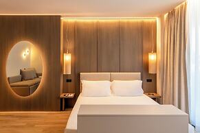 International Hotel & Suite