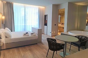 International Hotel & Suite