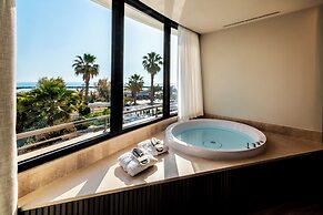 International Hotel & Suite