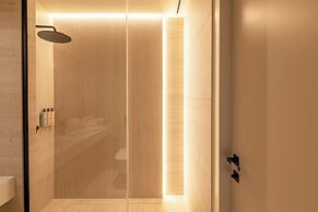 International Hotel & Suite