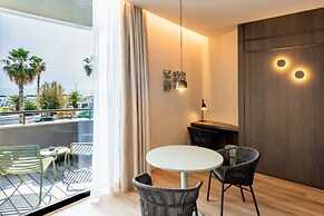 International Hotel & Suite