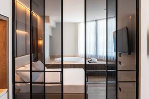 International Hotel & Suite
