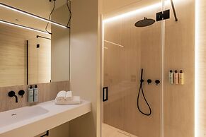 International Hotel & Suite