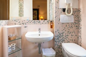 International Hotel & Suite