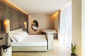 International Hotel & Suite