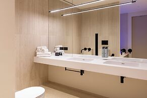 International Hotel & Suite