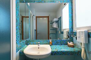International Hotel & Suite