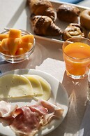 International Hotel & Suite