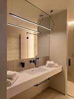 International Hotel & Suite