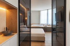 International Hotel & Suite