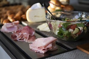 International Hotel & Suite