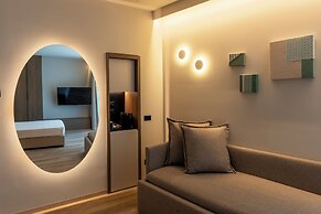 International Hotel & Suite