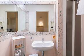International Hotel & Suite