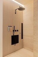 International Hotel & Suite